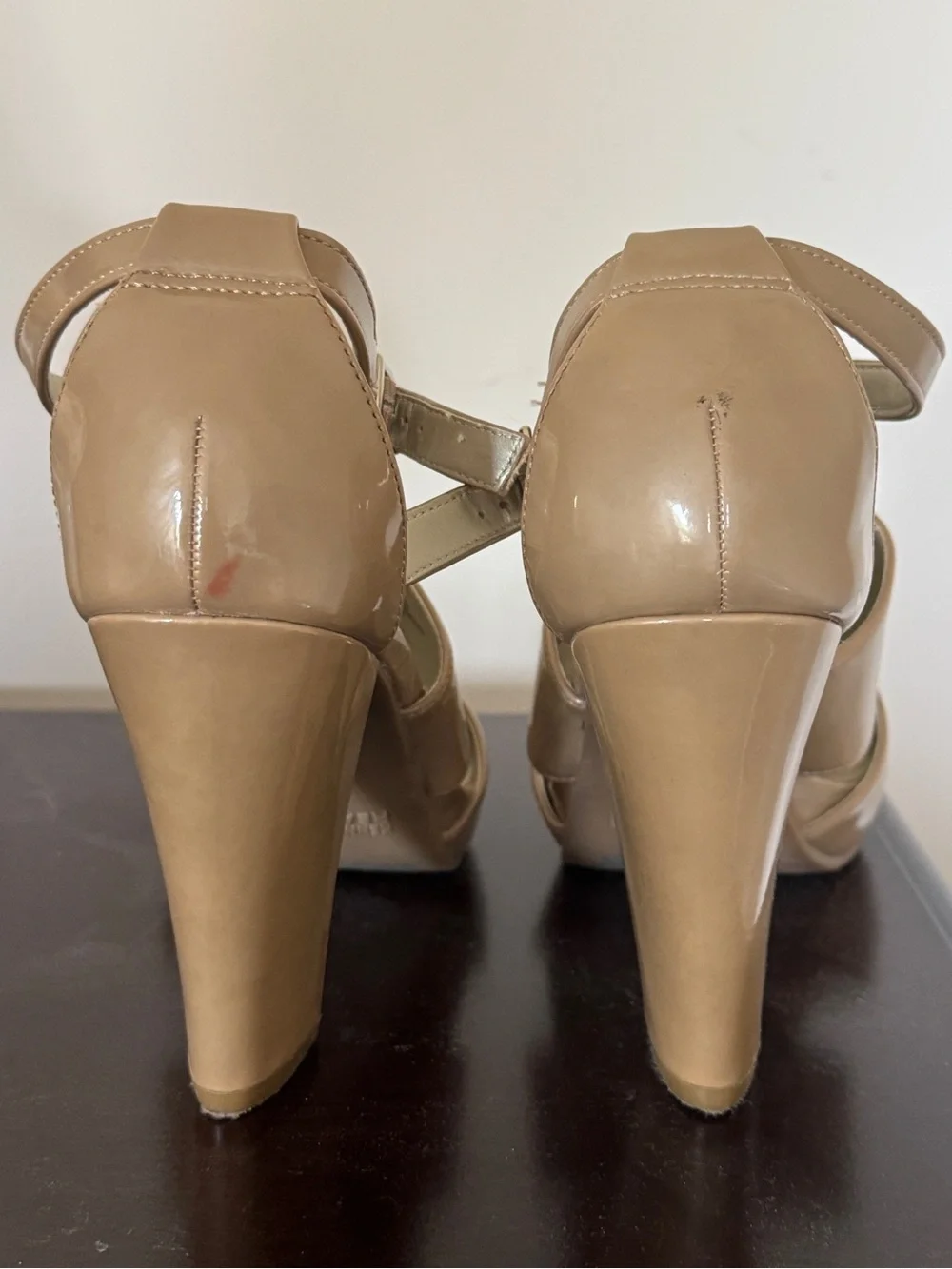 Kenneth Cole Neutral Patent Leather Platform Sandals - Beige Size 8.5
